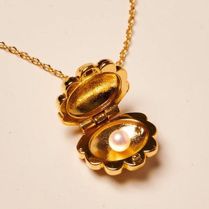 Pearlescent Shell Necklace