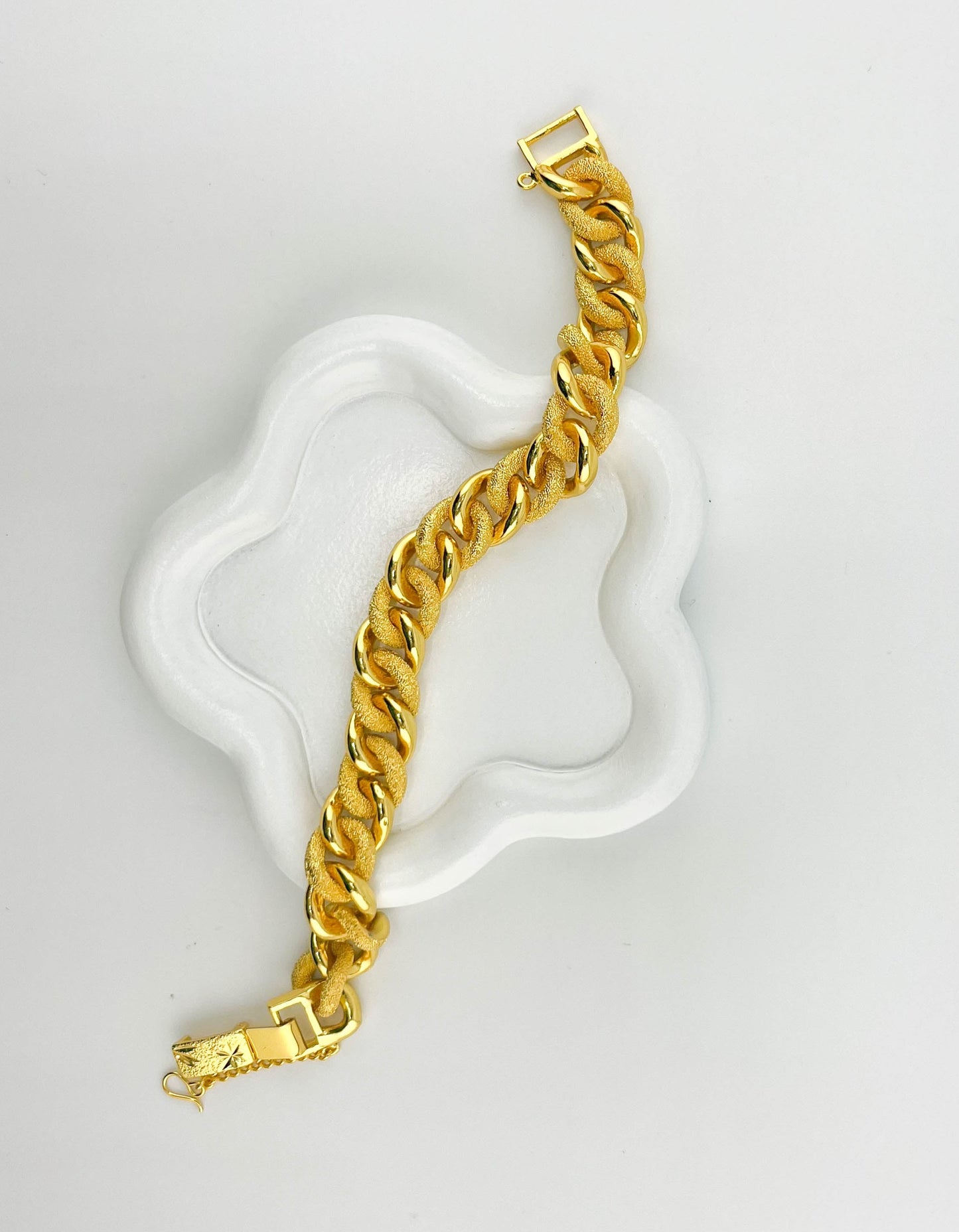 Shahd - Textured Cuban Link Bracelet