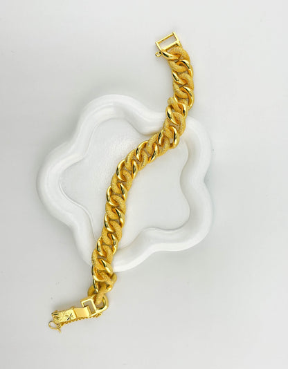 Shahd - Textured Cuban Link Bracelet