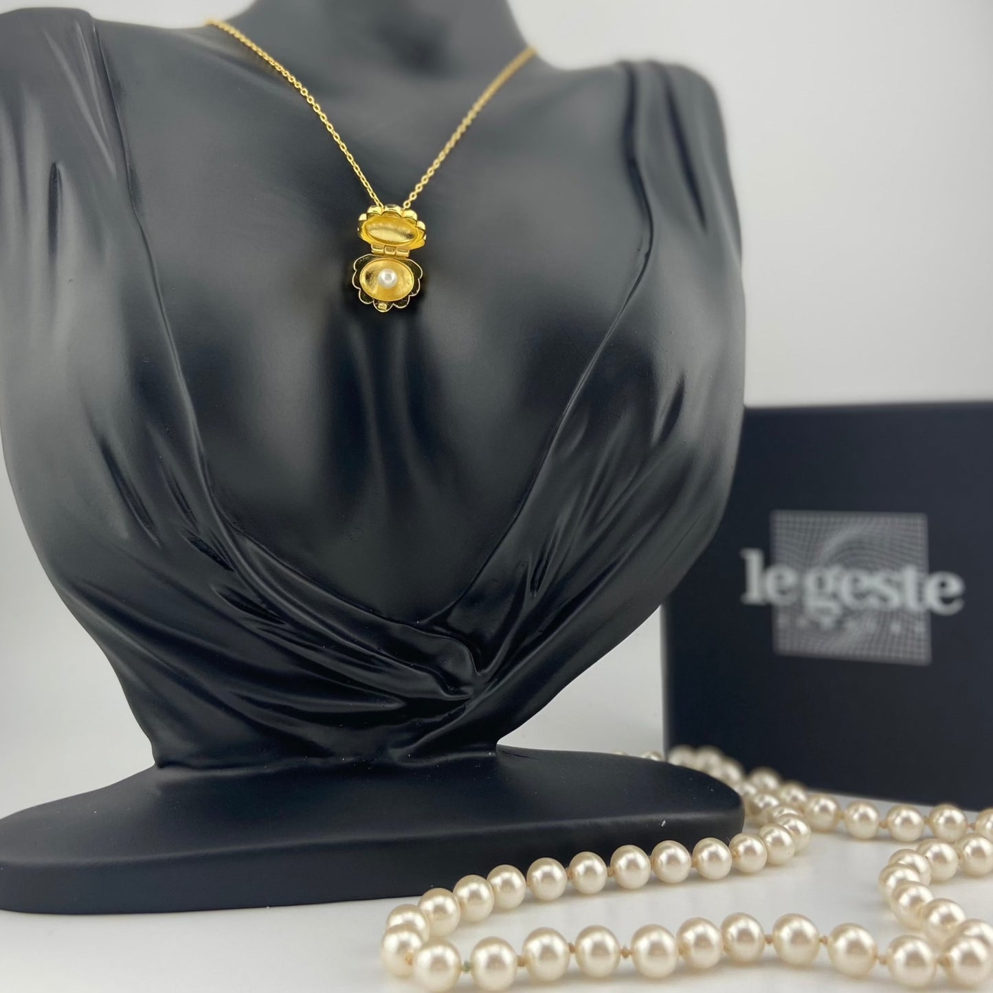 Pearlescent Shell Necklace