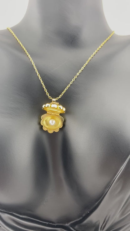 Pearlescent Shell Necklace